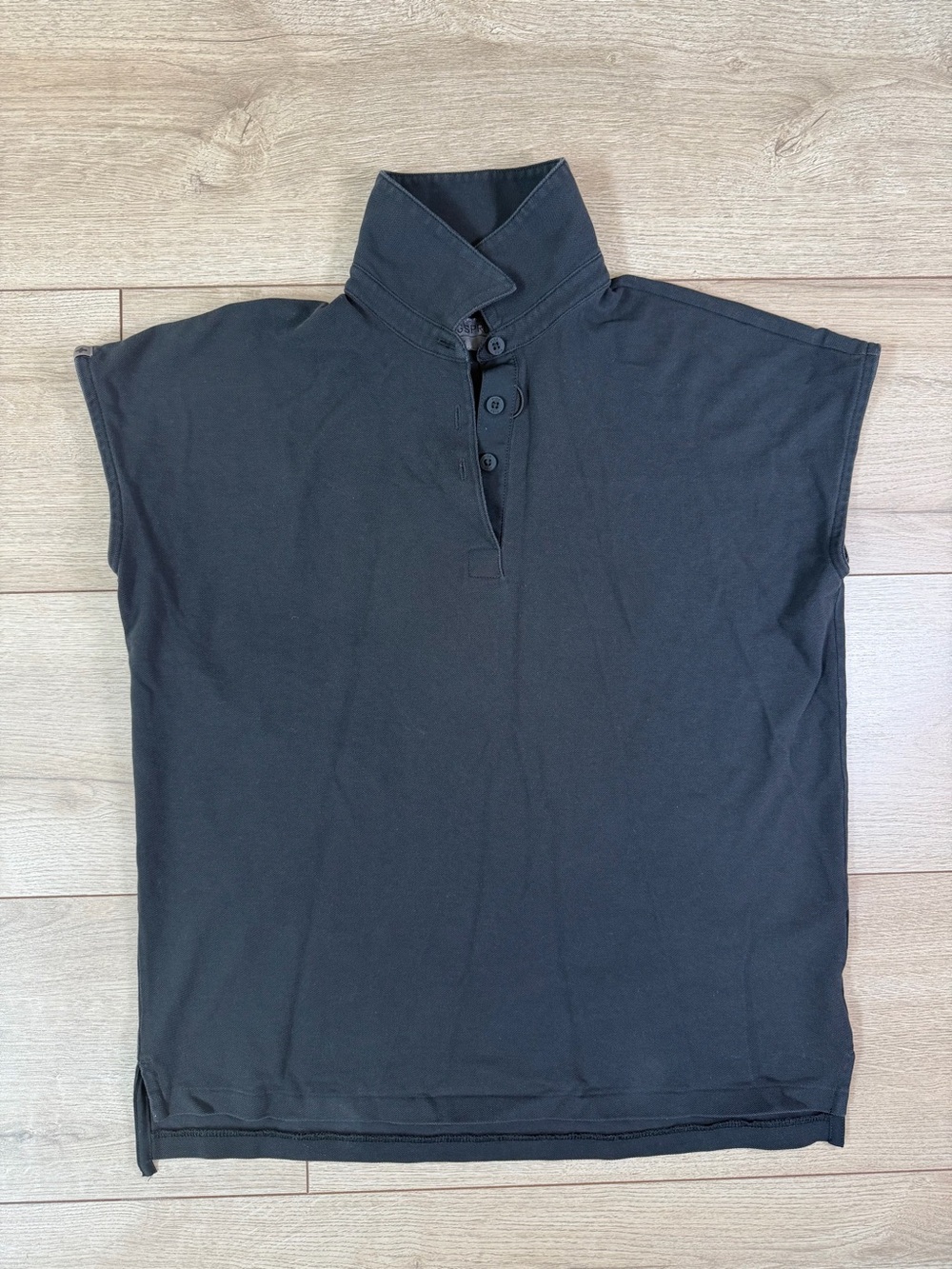 Figs Black Sleeveless Collared Top
